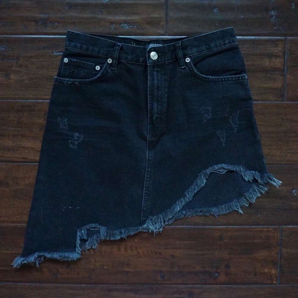 Zara Asymmetrical black skirt